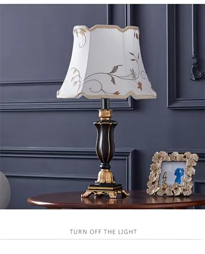 American Retro Classical Light Luxury Desk lamp view 2