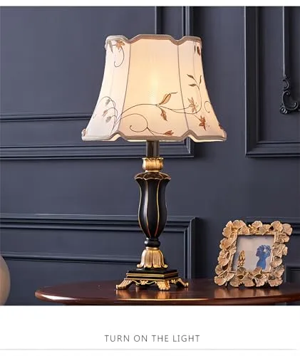 American Retro Classical Light Luxury Desk lamp view 3
