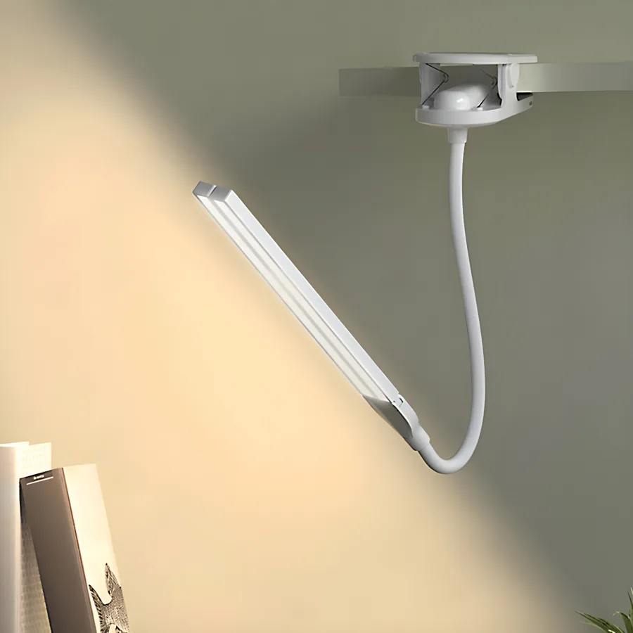 Green 1-Light Plastic Clip-On view 1