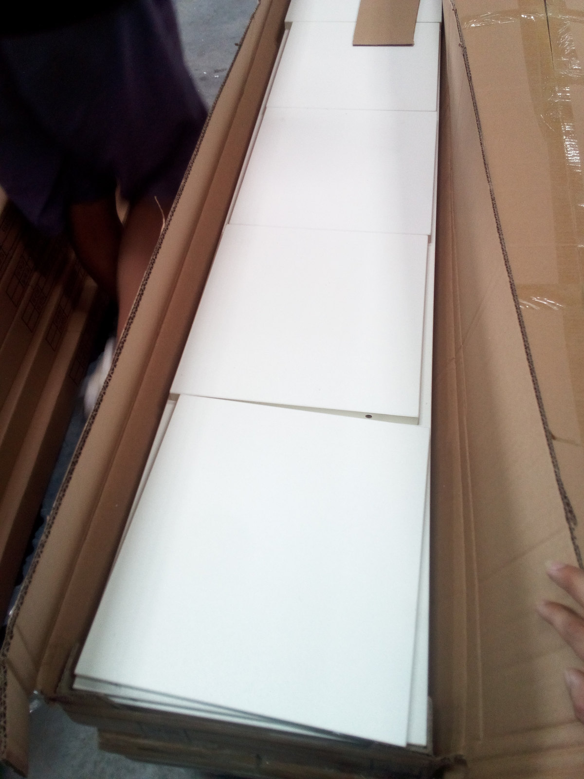 White three-tier bookcase, 191 cm — Opened on our floor