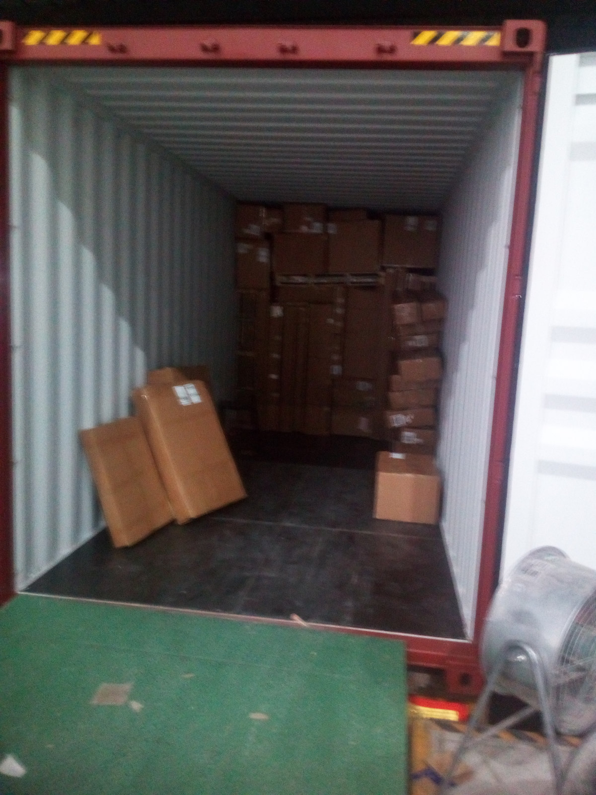 Down the length of the box — container loading, 6 June 2026