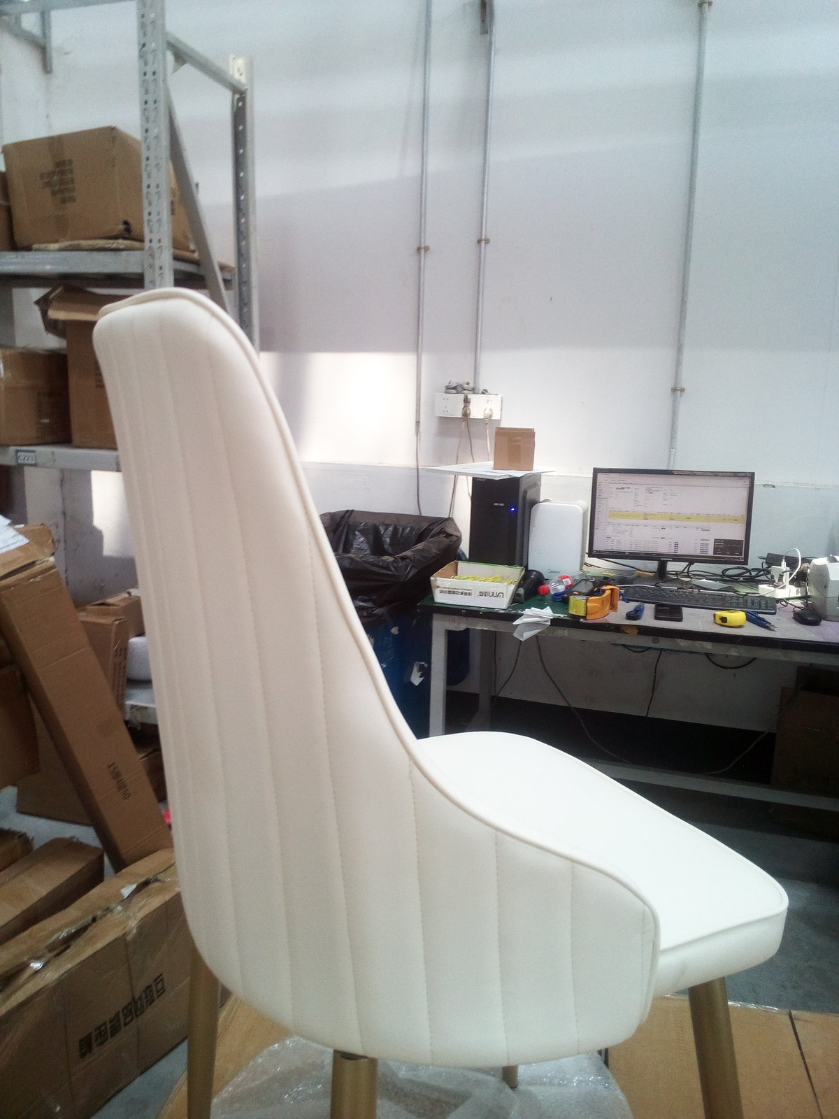 Cream dining chairs, one-piece sets — Documentation and loose components