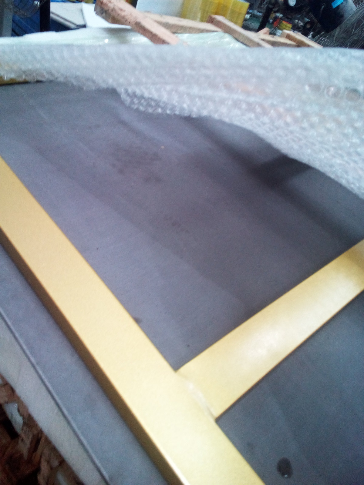 Office desk, gold frame with black top — Documentation and loose components