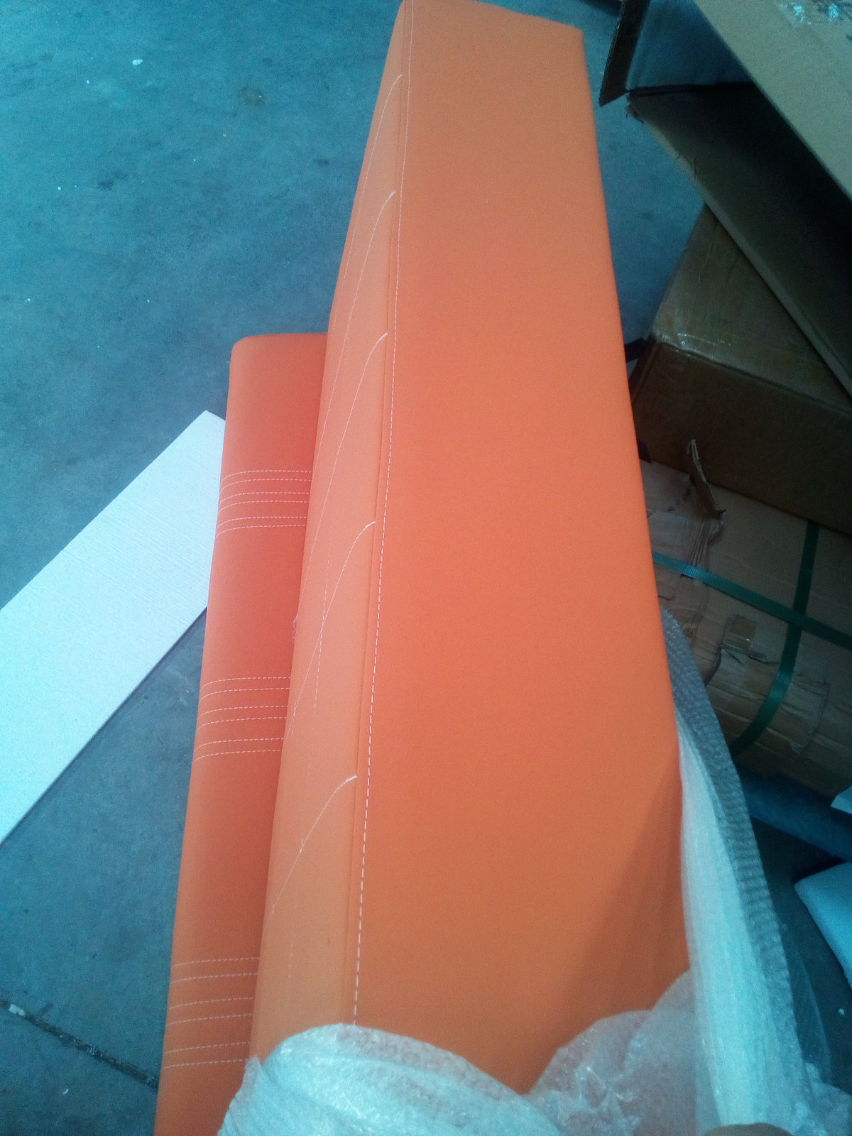 Three-seat fabric sofa — Documentation and loose components