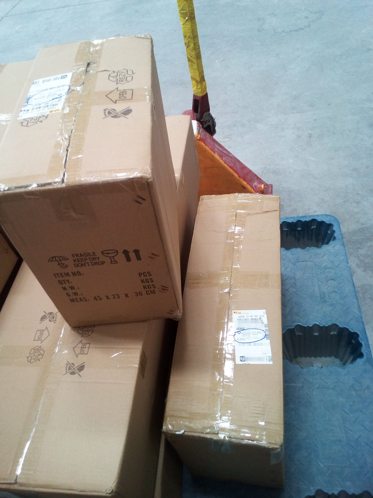 Solar outdoor path light as received — shipping record SR-2026-060