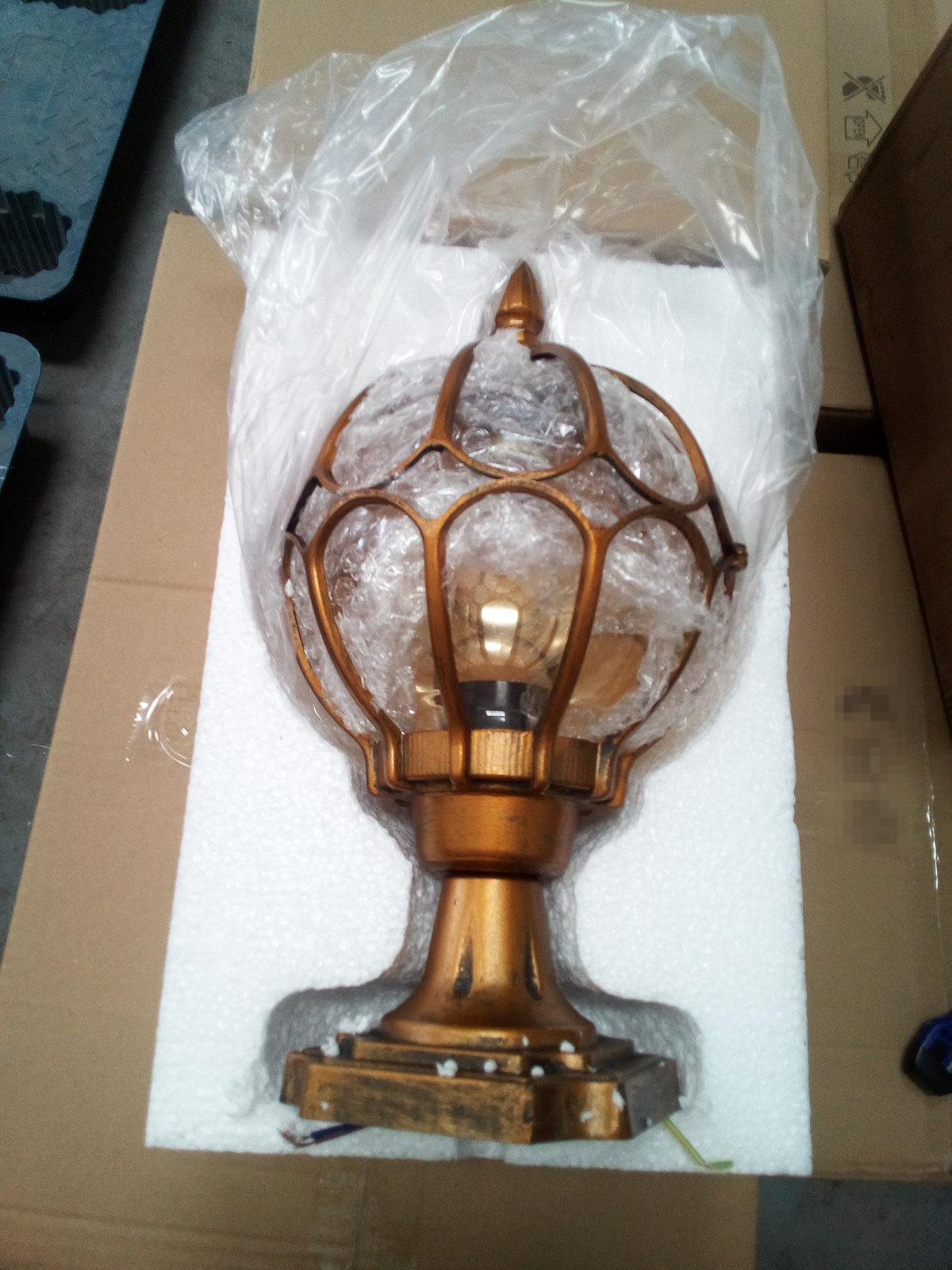 Solar outdoor path light — Fittings and hardware