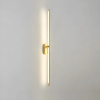 Black Metal Standard Wall Light